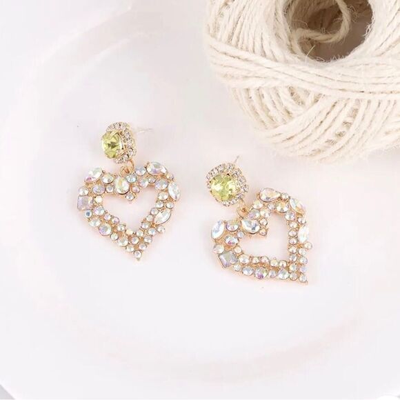 💜 Betsey Johnson sparkling heart dangle earrings 💜 - Picture 3 of 3